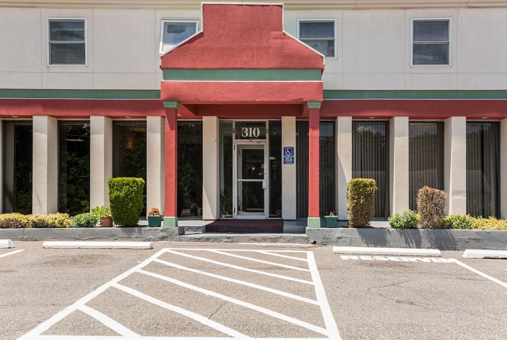 New Windsor Econo Lodge Stewart International Airport מראה חיצוני תמונה